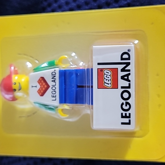 LEGOLAND refrigerator magnet NIB NEW - Picture 2 of 3